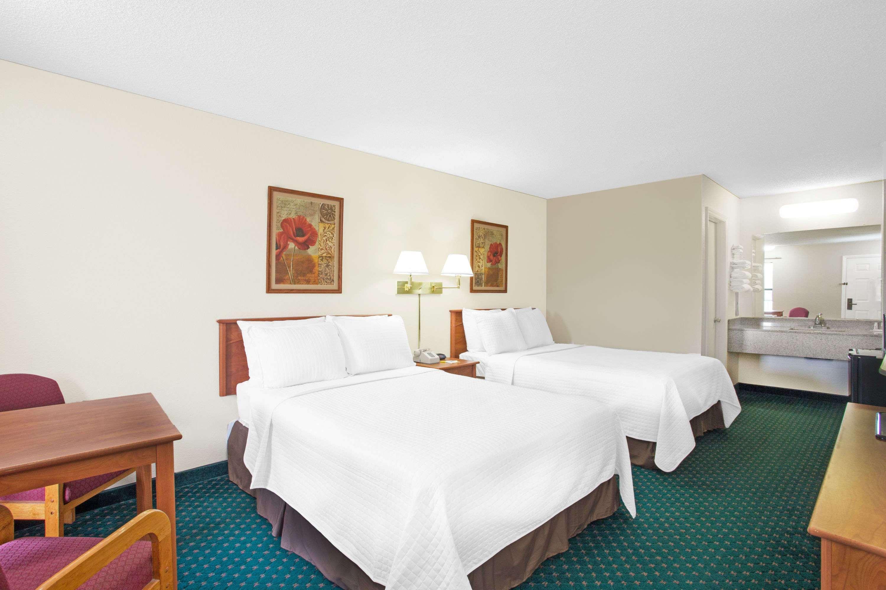 Days Inn By Wyndham Wytheville Eksteriør billede